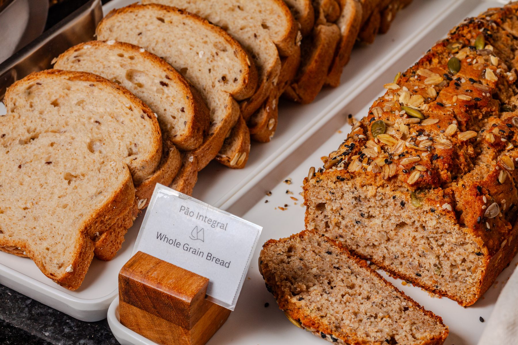 Brot und Kuchen zum Frühstück